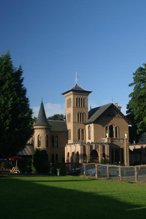 The Retreat Castle Bed & Breakfast Bonnyrigg Екстериор снимка