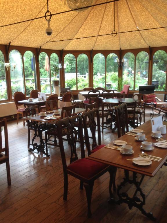 The Retreat Castle Bed & Breakfast Bonnyrigg Екстериор снимка