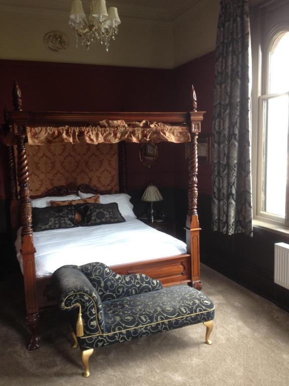 The Retreat Castle Bed & Breakfast Bonnyrigg Екстериор снимка